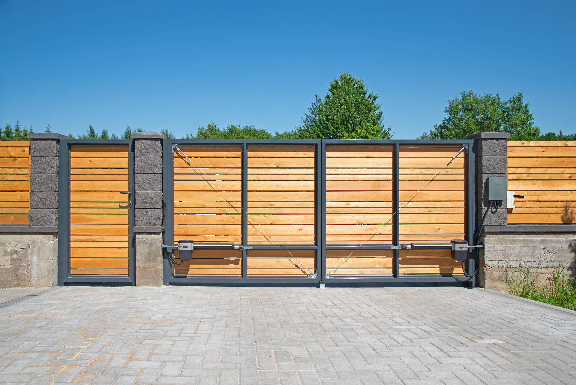 При заказе приводов 2 пульта ДУ в подарок  